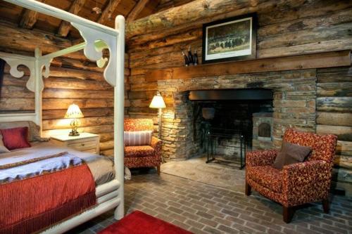 St Louis Metro East Log Cottage in Belleville (IL) St Louis Metro East Log Cottage in Belleville (IL)