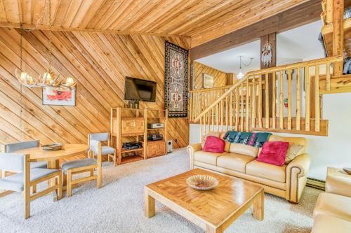Huntington Lake Condo #98 in Lakeshore (CA) Huntington Lake Condo #98 in Lakeshore (CA)