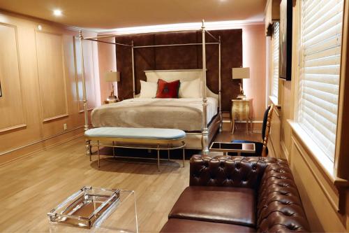 The Edward Buffalo near Buffalo Zoo The Edward Buffalo near Buffalo Zoo