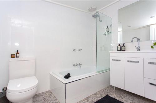 Bathroom, Cowra Cottage in Cowra Bathroom, Cowra Cottage in Cowra