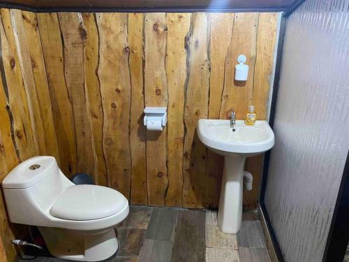 Bathroom, Cabanas Queca! in Poasito Bathroom, Cabanas Queca! in Poasito