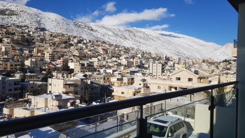 شرفة/ تراس, Snow View Suite סוויטת סנו וויו in مجدل شمس شرفة/ تراس, Snow View Suite סוויטת סנו וויו in مجدل شمس