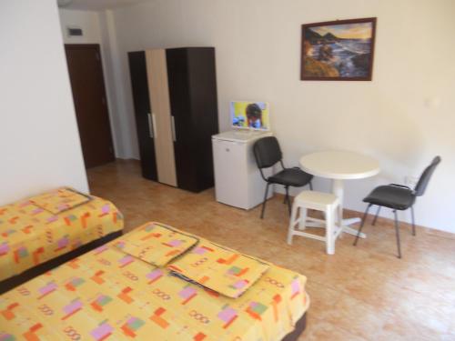 Клуб "Агато-полис"-стаи за семейна почивка (Клуб "Агато-полис"-стаи за семеина почивка) in Akhtopol Клуб "Агато-полис"-стаи за семейна почивка (Клуб "Агато-полис"-стаи за семеина почивка) in Akhtopol