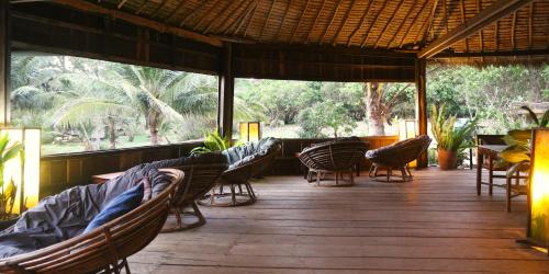 Bar/lounge, Lazy Beach in Sunset Bay Bar/lounge, Lazy Beach in Sunset Bay