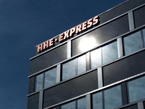 HHE Express in 努克 HHE Express in 努克