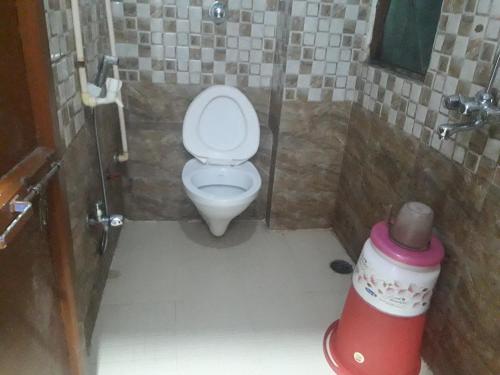 Phòng tắm, HOTEL RAJVIHAR PACHMARHI in Pachmarhi Phòng tắm, HOTEL RAJVIHAR PACHMARHI in Pachmarhi