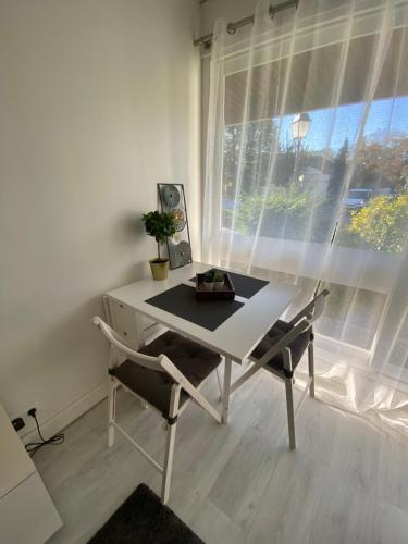 Studio proche Versailles/Paris ☆ Parking gratuit 3min à pied (Studio proche Versailles/Paris ☆ Parking gratuit 3min a pied) in Le Chesnay Studio proche Versailles/Paris ☆ Parking gratuit 3min à pied (Studio proche Versailles/Paris ☆ Parking gratuit 3min a pied) in Le Chesnay