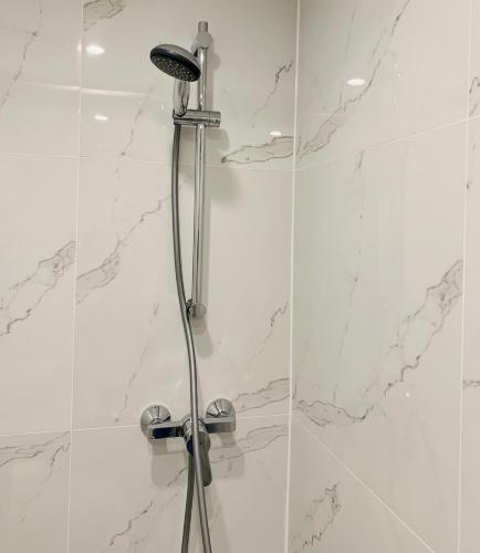 An der Uni Klinik Homburg, Neueroffnung Exklusiv neu renoviertes Apartment mit Kuche und Badezimmer in Homburg An der Uni Klinik Homburg, Neueroffnung Exklusiv neu renoviertes Apartment mit Kuche und Badezimmer in Homburg