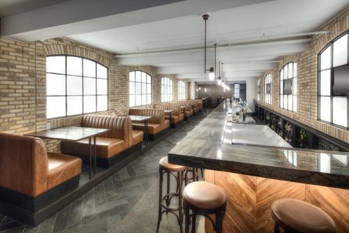 Bar/lounge, The Walper Hotel, Part Of Jdv By Hyatt in Kitchener (ON) Bar/lounge, The Walper Hotel, Part Of Jdv By Hyatt in Kitchener (ON)