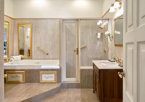Kamar Mandi, Terra Nova All Suite Hotel in Kingston Kamar Mandi, Terra Nova All Suite Hotel in Kingston