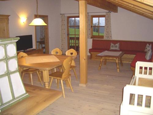 Huberbauernhof Ferienwohnungen in Piding Huberbauernhof Ferienwohnungen in Piding