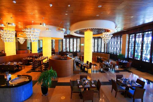Restaurant, Crowne Plaza Danang By IHG in Hòa Hải Restaurant, Crowne Plaza Danang By IHG in Hòa Hải