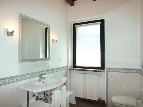 Bagno, Apartment La Corte Bricca - Bilo C by Interhome in Santa Maria della Versa Bagno, Apartment La Corte Bricca - Bilo C by Interhome in Santa Maria della Versa
