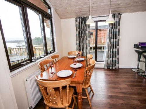 Chalet Loch Leven Lodge by Interhome in Kinross Chalet Loch Leven Lodge by Interhome in Kinross