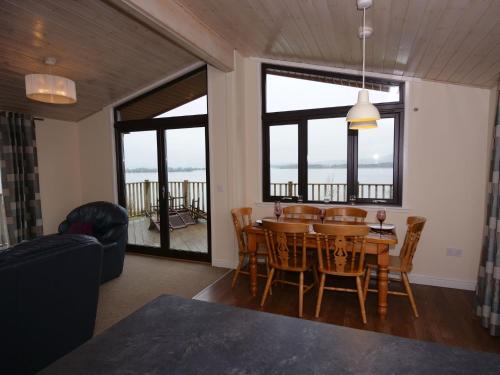 Chalet Loch Leven Lodge by Interhome in Kinross Chalet Loch Leven Lodge by Interhome in Kinross