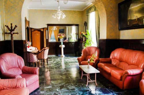 Shared lounge/TV area, Hotel Villa Maria in Fuorigrotta Shared lounge/TV area, Hotel Villa Maria in Fuorigrotta