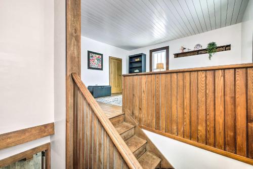 Inviting Ashland Farmhouse 7 Mi to Downtown! in Ashland (OH) Inviting Ashland Farmhouse 7 Mi to Downtown! in Ashland (OH)