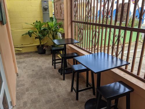 Удобства, Midtown Guest House in Шарлот Амали Удобства, Midtown Guest House in Шарлот Амали