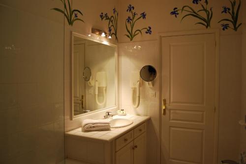 חדר אמבטיה, Hôtel Biney in Rodez חדר אמבטיה, Hôtel Biney in Rodez