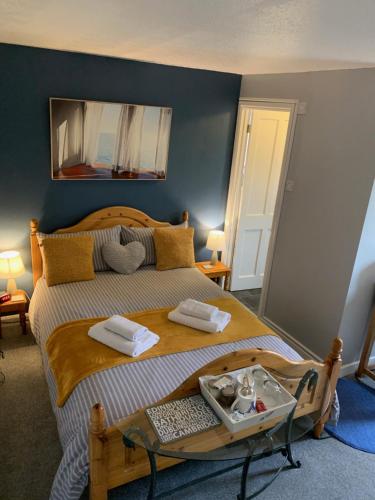 The Holly Tree in Red Cross The Holly Tree in Red Cross