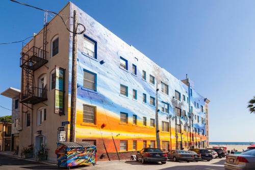 Entrance, Venice Suites in Venice Beach Entrance, Venice Suites in Venice Beach