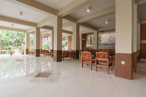 Makanan dan Minuman, Urbanview Hotel Syariah Insani Cisarua Puncak in Puncak Makanan dan Minuman, Urbanview Hotel Syariah Insani Cisarua Puncak in Puncak