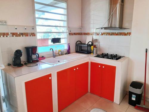 Cocina, Maison charmante à Petit-Bourg avec piscine partagée (Maison charmante a Petit-Bourg avec piscine partagee) in Petit-Bourg Cocina, Maison charmante à Petit-Bourg avec piscine partagée (Maison charmante a Petit-Bourg avec piscine partagee) in Petit-Bourg