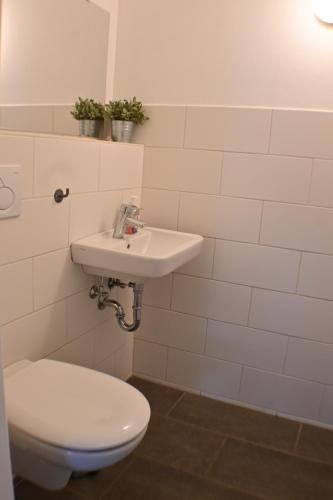 Bathroom, Kuhstall mit Schick in Pronstorf Bathroom, Kuhstall mit Schick in Pronstorf