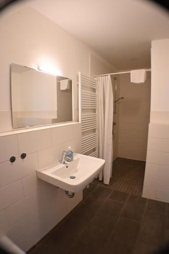 Bathroom, Kuhstall mit Schick in Pronstorf Bathroom, Kuhstall mit Schick in Pronstorf
