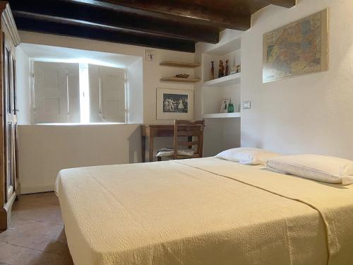 Fascinating central hideaway in a physicist’s home