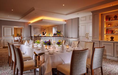 Restaurant, Hodson Bay Hotel in Athlone Restaurant, Hodson Bay Hotel in Athlone