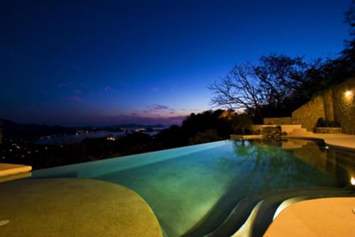 Swimming pool, Playa Potrero, 3BR ocean view house Casa Thu with infinity pool & jacuzzi in Potrero Swimming pool, Playa Potrero, 3BR ocean view house Casa Thu with infinity pool & jacuzzi in Potrero