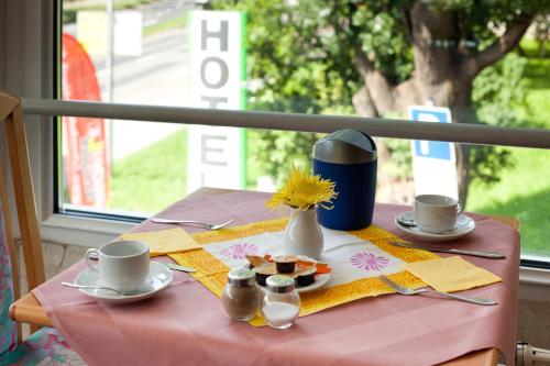 Фойє, Hotel Jahnke in Нойбранденбург Фойє, Hotel Jahnke in Нойбранденбург