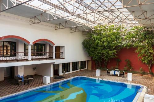 Svømmebasseng, Country Inn Nature Resort Bhimtal in Nainital Svømmebasseng, Country Inn Nature Resort Bhimtal in Nainital