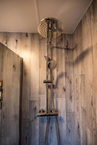 Stunning Countryside Woodland Lodge & Wood Fired Hot Tub in Stalmine Stunning Countryside Woodland Lodge & Wood Fired Hot Tub in Stalmine