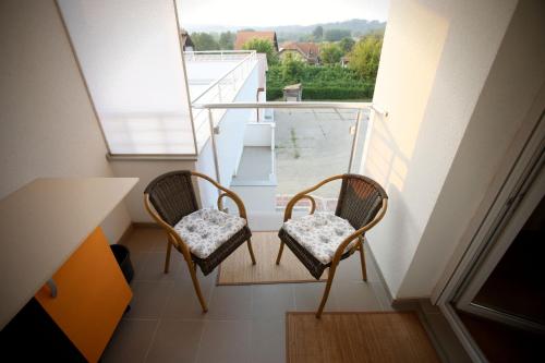 شرفة/ تراس, Maslacak, dvosobni in Banja Koviljaca شرفة/ تراس, Maslacak, dvosobni in Banja Koviljaca