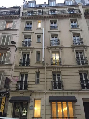 Exterior view, PAX HOTEL in 18th - Sacre Coeur - Montmartre Exterior view, PAX HOTEL in 18th - Sacre Coeur - Montmartre