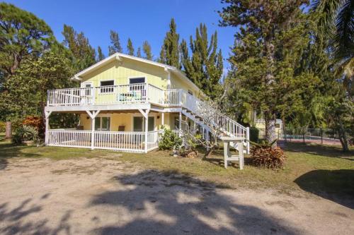 Exterior view, Pine Island - Tropical Retreat 2 in Saint James City Exterior view, Pine Island - Tropical Retreat 2 in Saint James City