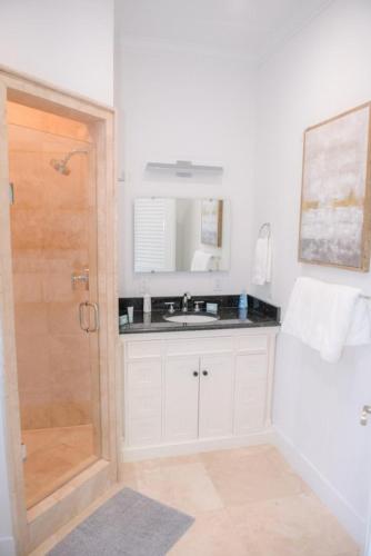 Turtle Nest Estate by Florida Keys Luxury Rentals in Lower Matecumbe Key Turtle Nest Estate by Florida Keys Luxury Rentals in Lower Matecumbe Key