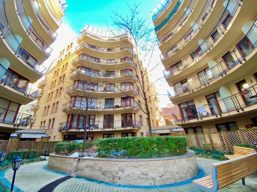 Downtown Vibe-King I apts