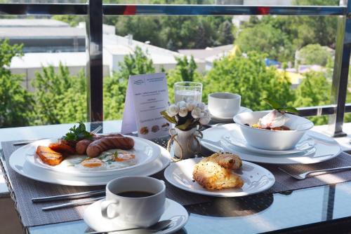 Comida y bebida, Smart Hotel Bishkek in Bishkek Comida y bebida, Smart Hotel Bishkek in Bishkek