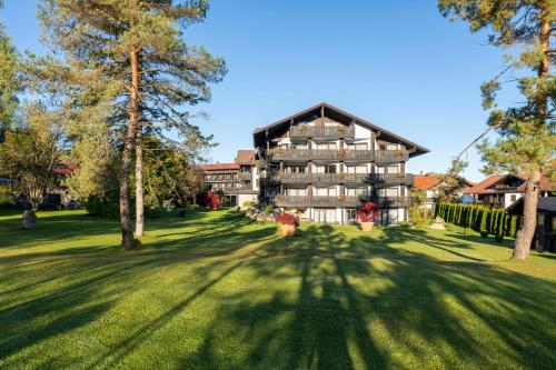 Exterior view, Golf & Alpin Wellness Resort Hotel Ludwig Royal in Oberstaufen Exterior view, Golf & Alpin Wellness Resort Hotel Ludwig Royal in Oberstaufen