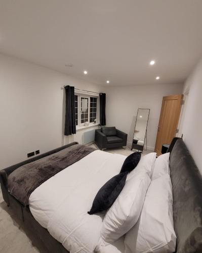 Luxury 1 Bed Apartment In The Centre Of Rochester in Strood Luxury 1 Bed Apartment In The Centre Of Rochester in Strood