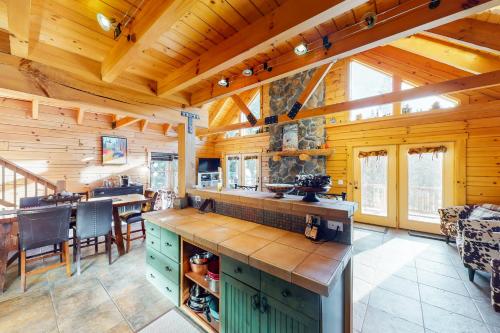 Little Bears Cabin in Блу ривър Little Bears Cabin in Блу ривър