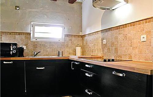 Kitchen, Lovely Home In Saumur With Wifi in La Metairie Kitchen, Lovely Home In Saumur With Wifi in La Metairie