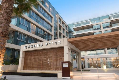 Entrance, Herods Herzliya Hotel by the Beach in Herzliya Entrance, Herods Herzliya Hotel by the Beach in Herzliya