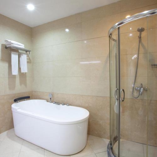 Badkamer, Shah Palace Hotel in Baku Badkamer, Shah Palace Hotel in Baku