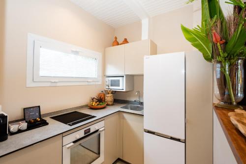 Bếp, EAST KEYS - East Lagoon Suites in Le Francois Bếp, EAST KEYS - East Lagoon Suites in Le Francois