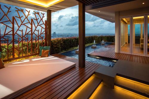 Swimming pool, The Grand Fourwings Convention hotel in Ramkhamhaeng Swimming pool, The Grand Fourwings Convention hotel in Ramkhamhaeng