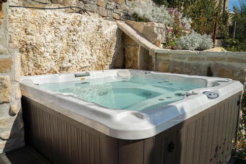 Swimming pool, MarcheAmore - La Roccaccia relax, art & nature in Montefortino (Fermo) Swimming pool, MarcheAmore - La Roccaccia relax, art & nature in Montefortino (Fermo)